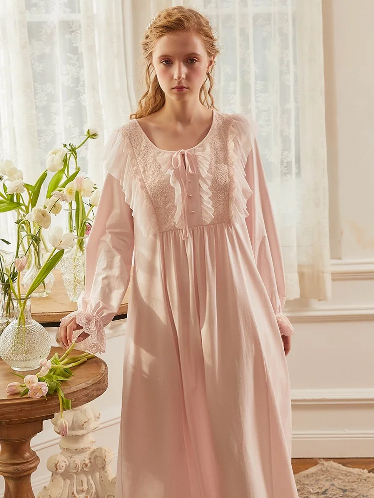 Vintage Embroidery Cotton female's Long Nightgowns Luxury Royal Pricess Loose Nightwear Elegant Autumn Spring Long Nighty Dress
Vintage Embroidery Cotton female's Long Nightgowns Luxury Royal Pricess Loose Nightwear Elegant Autumn Spring Long Nighty Dress