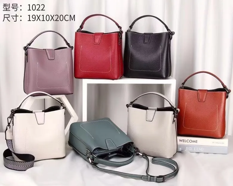 ashion classic one-shoulder ladies chain messenger bag sheepskin material popular in 2021 new luxury high-end gifts UOSU
ashion classic one-shoulder ladies chain messenger bag sheepskin material popular in 2021 new luxury high-end gifts UOSU