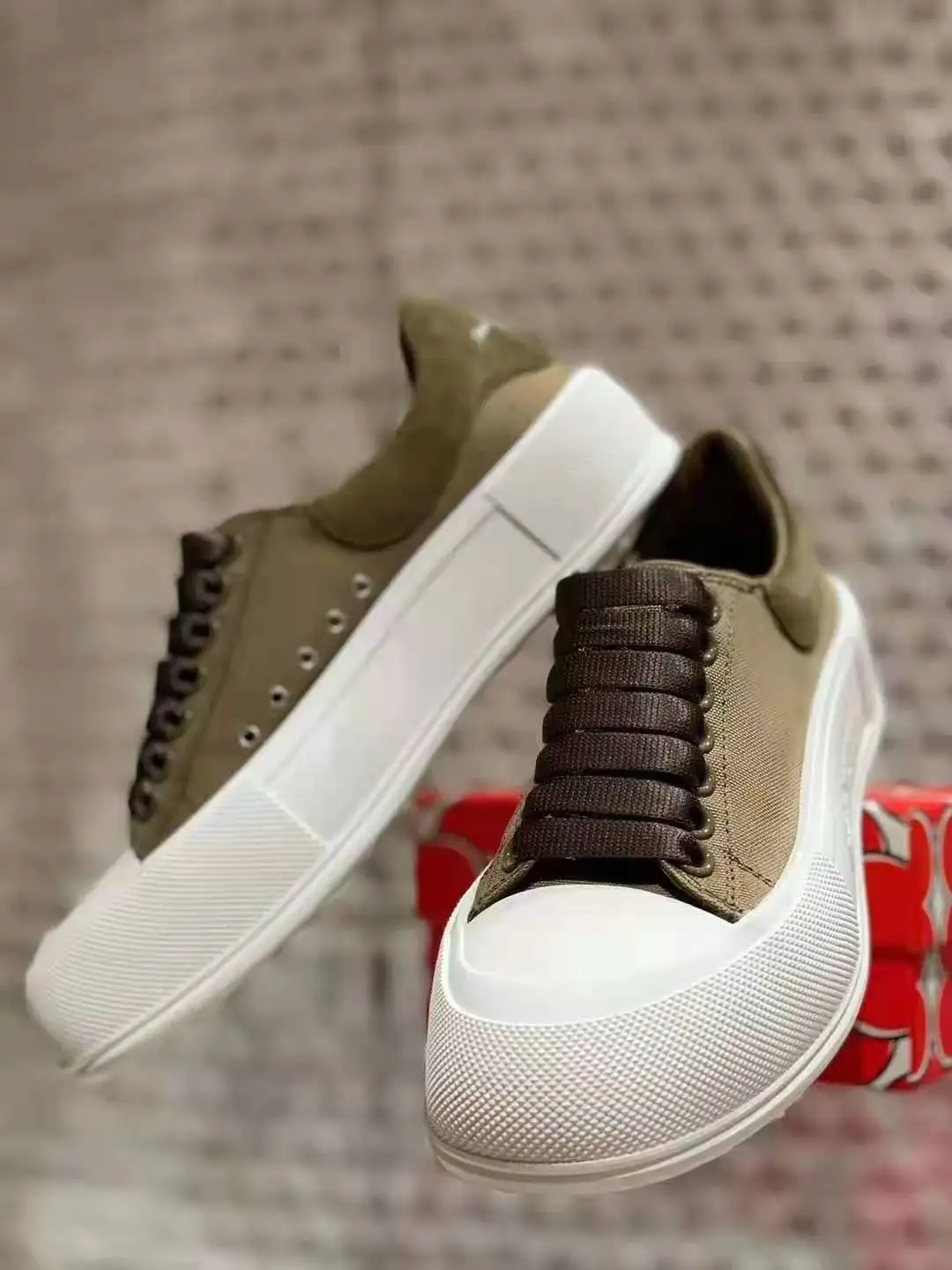 2021 designer brand shoes luxury thick bottom sneakers low cut lace-up canvas women's shoes 35-45
2021 designer brand shoes luxury thick bottom sneakers low cut lace-up canvas women's shoes 35-45