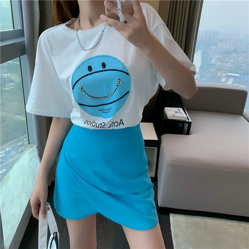 Suit Summer 2021 New blue Smiley print T-shirt + hip skirt western style Street Two-Piece Sets
Suit Summer 2021 New blue Smiley print T-shirt + hip skirt western style Street Two-Piece Sets