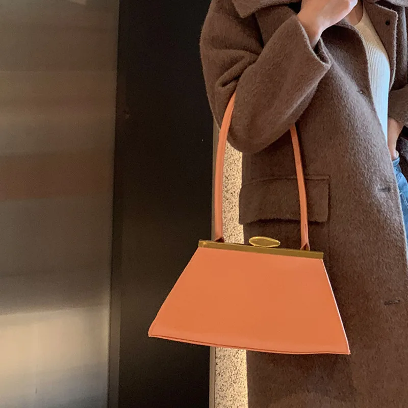 2021 New Fashion Niche Design Korean Clip Bag Single Shoulder Underarm Bag Solid Color Women Phone Pack E103
2021 New Fashion Niche Design Korean Clip Bag Single Shoulder Underarm Bag Solid Color Women Phone Pack E103