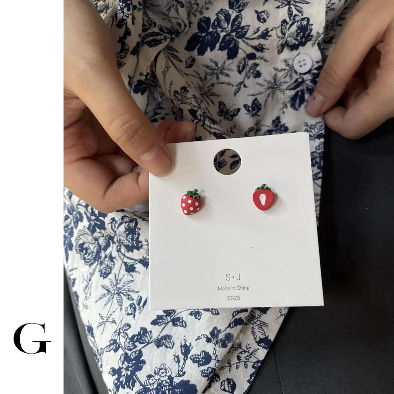 GHIDBK Cute Super Mini Strawberry Fruit Stud Earrings For Women Girls Red Color Resin Asymmetrical Earrings Ins Style GIft
GHIDBK Cute Super Mini Strawberry Fruit Stud Earrings For Women Girls Red Color Resin Asymmetrical Earrings Ins Style GIft