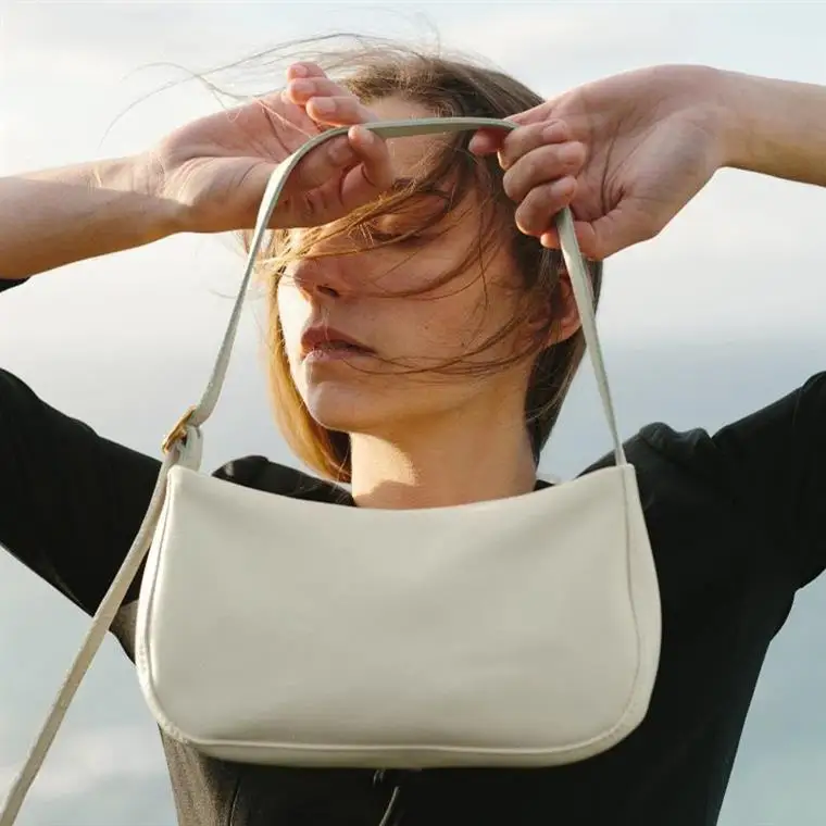 Women Bags Luxury One Shoudler Bags Fashion New Baguette Bag Designer Handbag 2021 Trendy Armpit Bag Underarm Bag Mini Bag
Women Bags Luxury One Shoudler Bags Fashion New Baguette Bag Designer Handbag 2021 Trendy Armpit Bag Underarm Bag Mini Bag