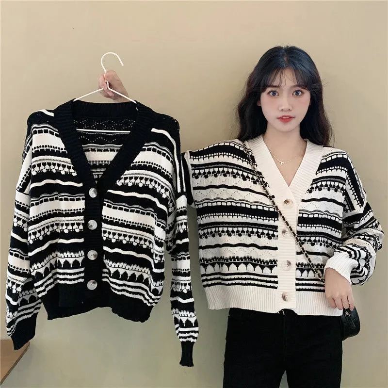 Casual Loose Printing Knitted Cardigans Long Sleeve V-neck Single-breasted Cardigan Female Vintage 2021 Harajuku Striped Sweater
Casual Loose Printing Knitted Cardigans Long Sleeve V-neck Single-breasted Cardigan Female Vintage 2021 Harajuku Striped Sweater