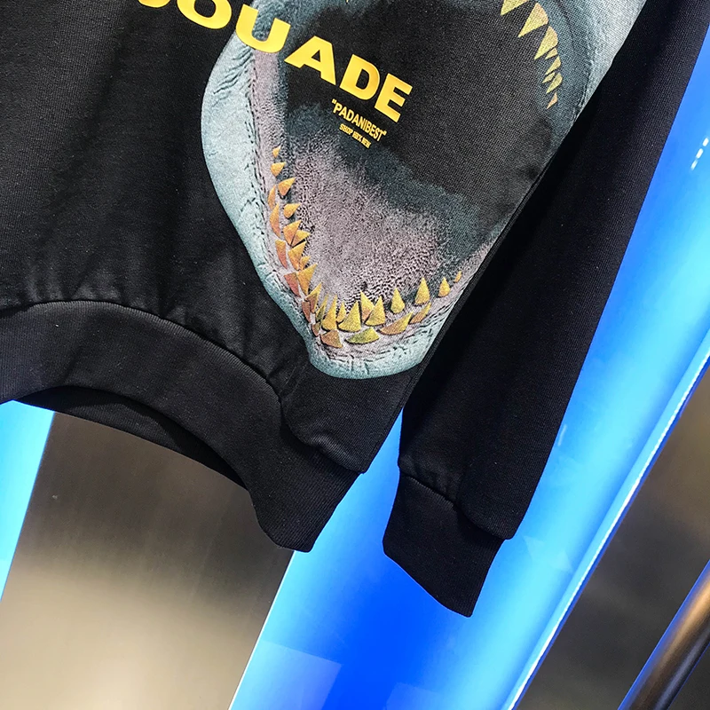 Autumn 2020 men's fashion brand long sleeve crew neck letter blue shark print Japanese and Korean loose long sleeve T-shirt
Autumn 2020 men's fashion brand long sleeve crew neck letter blue shark print Japanese and Korean loose long sleeve T-shirt