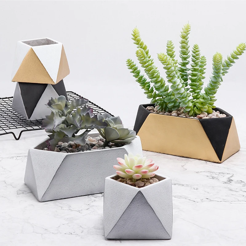 Цементный цветочный горшок в скандинавском стиле, простой и креативный горшок для зеленых растений, геометрический ромб с отверстиями
Цементный цветочный горшок в скандинавском стиле, простой и креативный горшок для зеленых растений, геометрический ромб с отверстиями