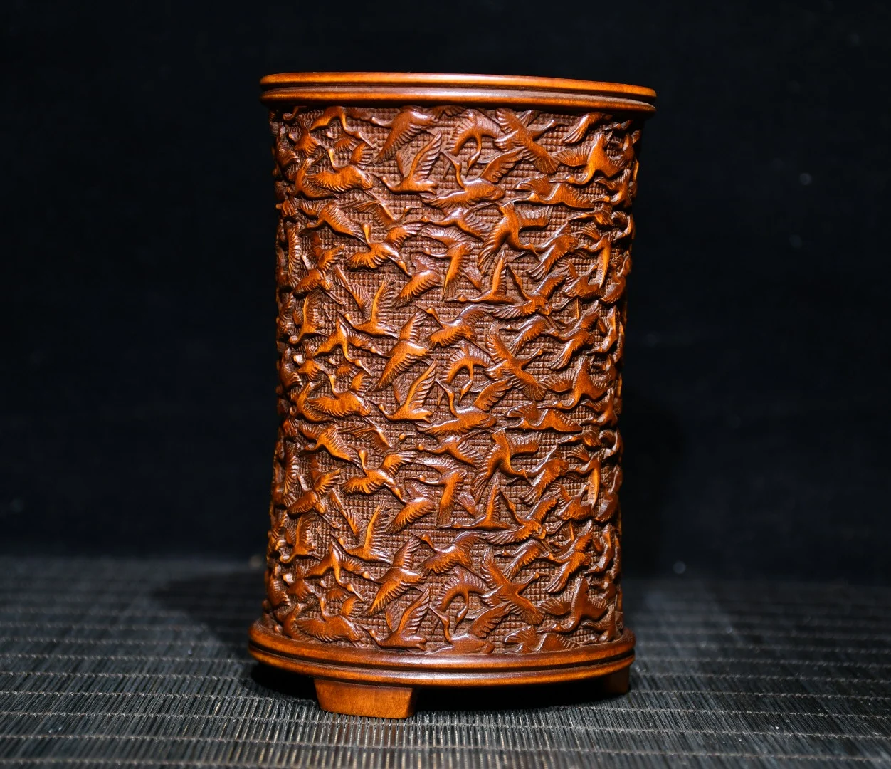 5"China Folk Collection Old Boxwood Thousand Crane Statue Three-legged Pen holder Office Ornaments Town House Exorcism
5"China Folk Collection Old Boxwood Thousand Crane Statue Three-legged Pen holder Office Ornaments Town House Exorcism