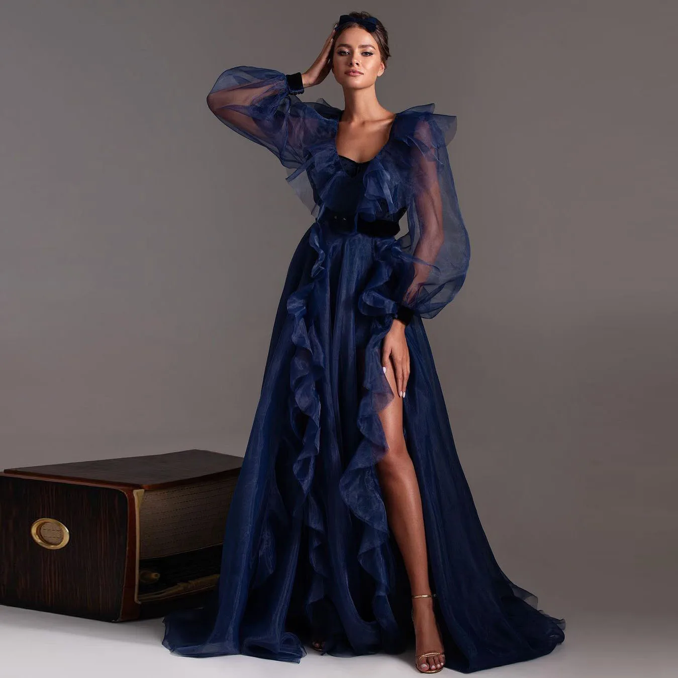 Classic Prom Dresses O-Neck See-Through Bubble Sleeves High Waist Long Skirt Floor Length High Side Slit Ruffle Tulle Party Gown
Classic Prom Dresses O-Neck See-Through Bubble Sleeves High Waist Long Skirt Floor Length High Side Slit Ruffle Tulle Party Gown