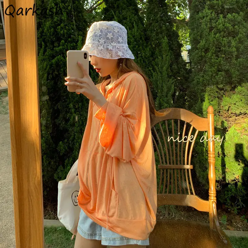 Женские летние Базовые Куртки, свободные тонкие простые Универсальные солнцезащитные модные повседневные уличные шикарные куртки с капюшоном в Корейском стиле Ulzzang Bf
Женские летние Базовые Куртки, свободные тонкие простые Универсальные солнцезащитные модные повседневные уличные шикарные куртки с капюшоном в Корейском стиле Ulzzang Bf