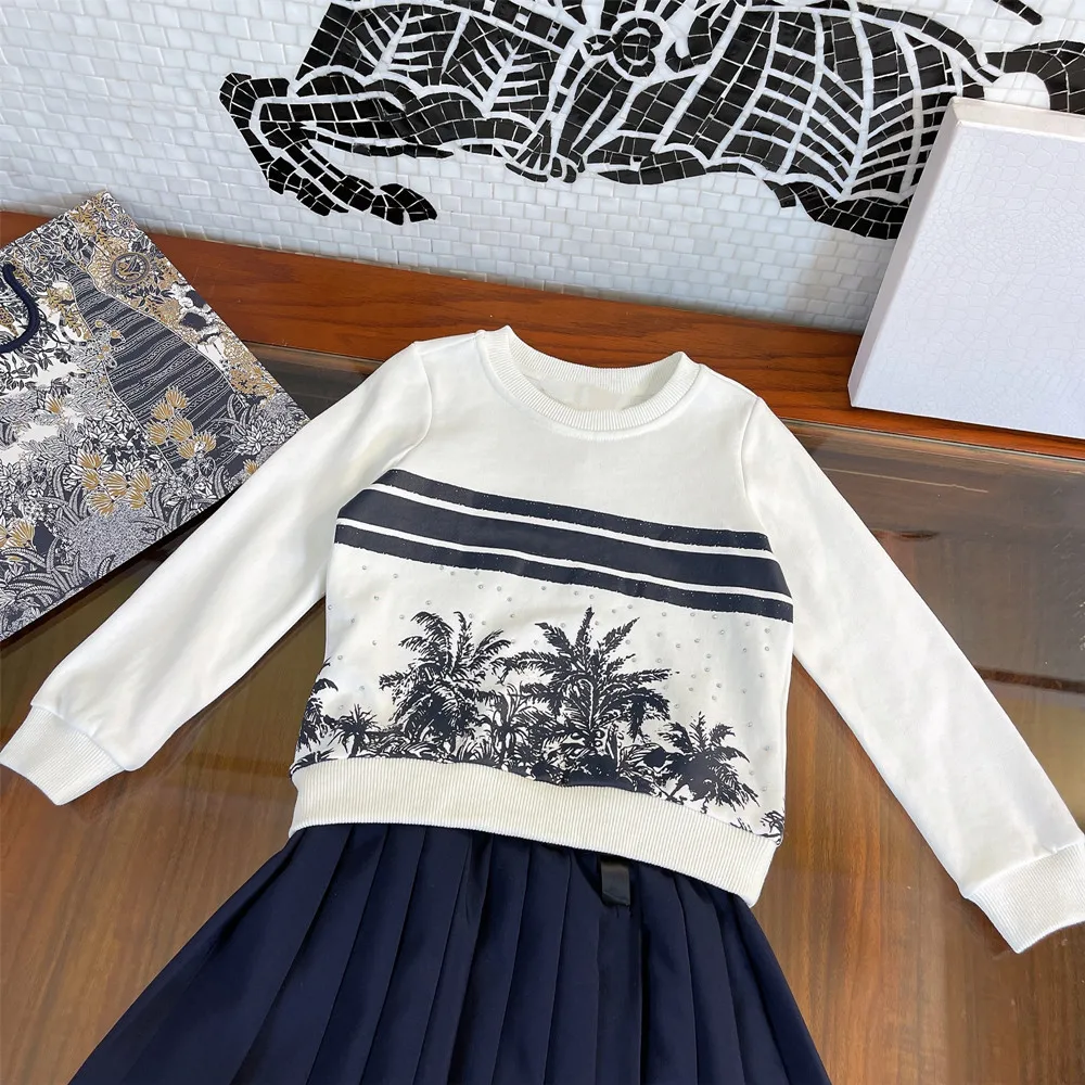Designer children's clothing 2021 early autumn new products girls long-sleeved sweater set two-piece classic print design top wi
Designer children's clothing 2021 early autumn new products girls long-sleeved sweater set two-piece classic print design top wi