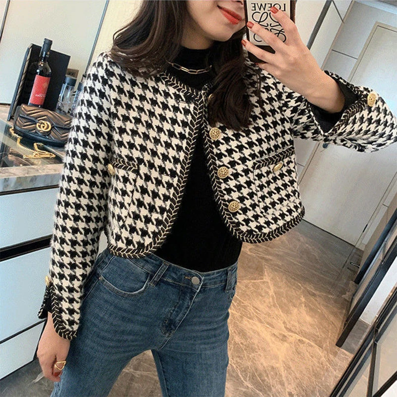 Streetwear Houndstooth Cropped Jacket Women Korean O Neck Long Sleeve Design Short Coat Fashion Single Breasted Vintage Outwear
Streetwear Houndstooth Cropped Jacket Women Korean O Neck Long Sleeve Design Short Coat Fashion Single Breasted Vintage Outwear