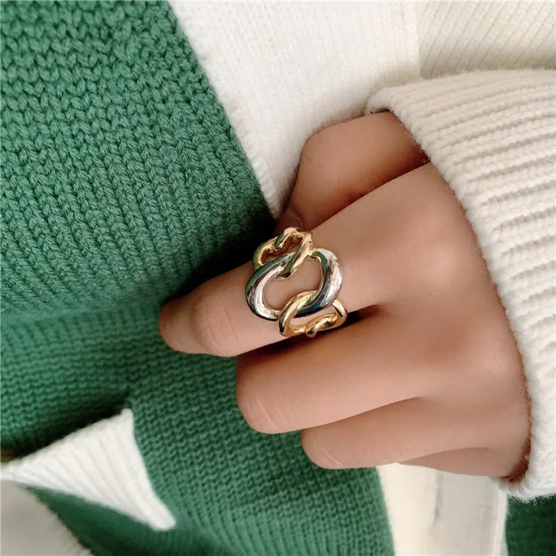 Small design European and American style ring Thick chain metal gold and silver double color matching retro texture
Small design European and American style ring Thick chain metal gold and silver double color matching retro texture