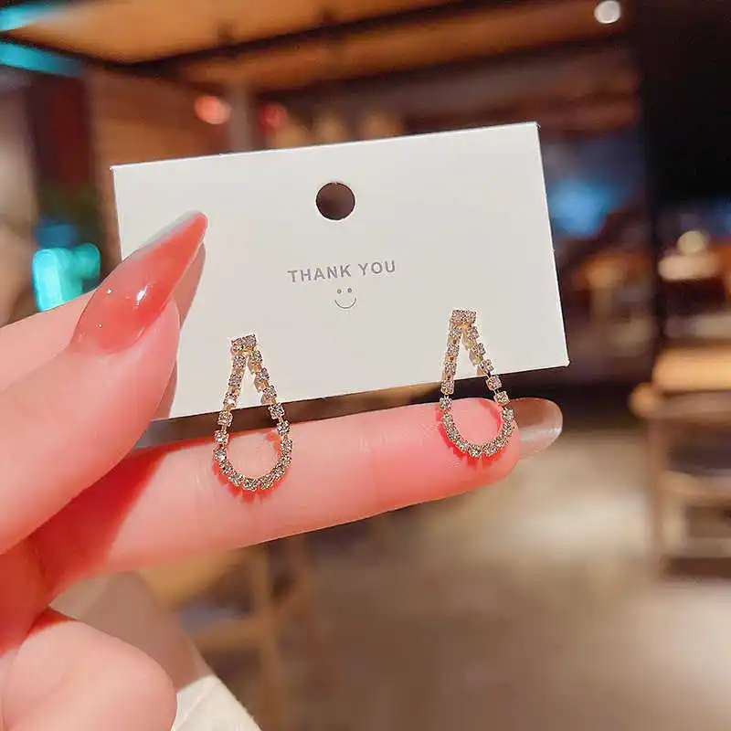 925 silver needle Earrings Korean fashion personality water drop shaped full diamond earrings 
925 silver needle Earrings Korean fashion personality water drop shaped full diamond earrings