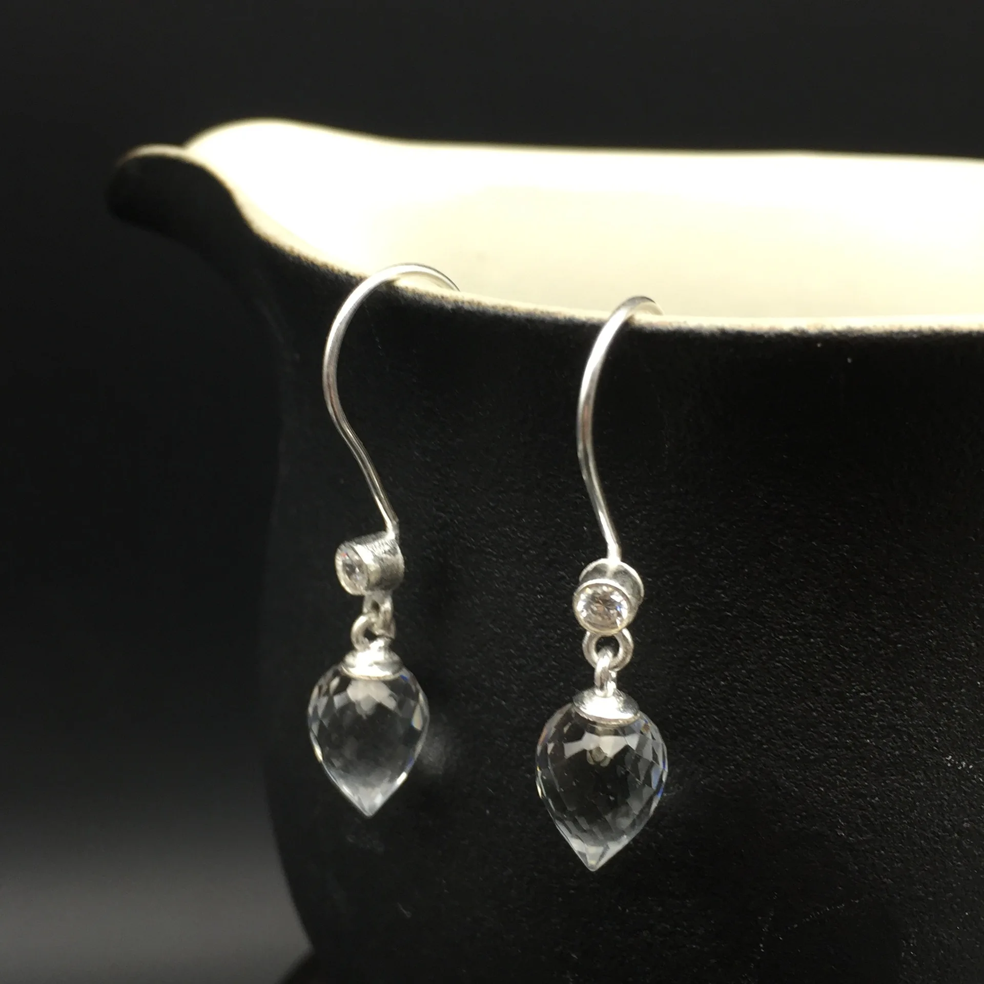 S925 silver inlaid silver white crystal wholesale antique style exquisite new style female drops
S925 silver inlaid silver white crystal wholesale antique style exquisite new style female drops