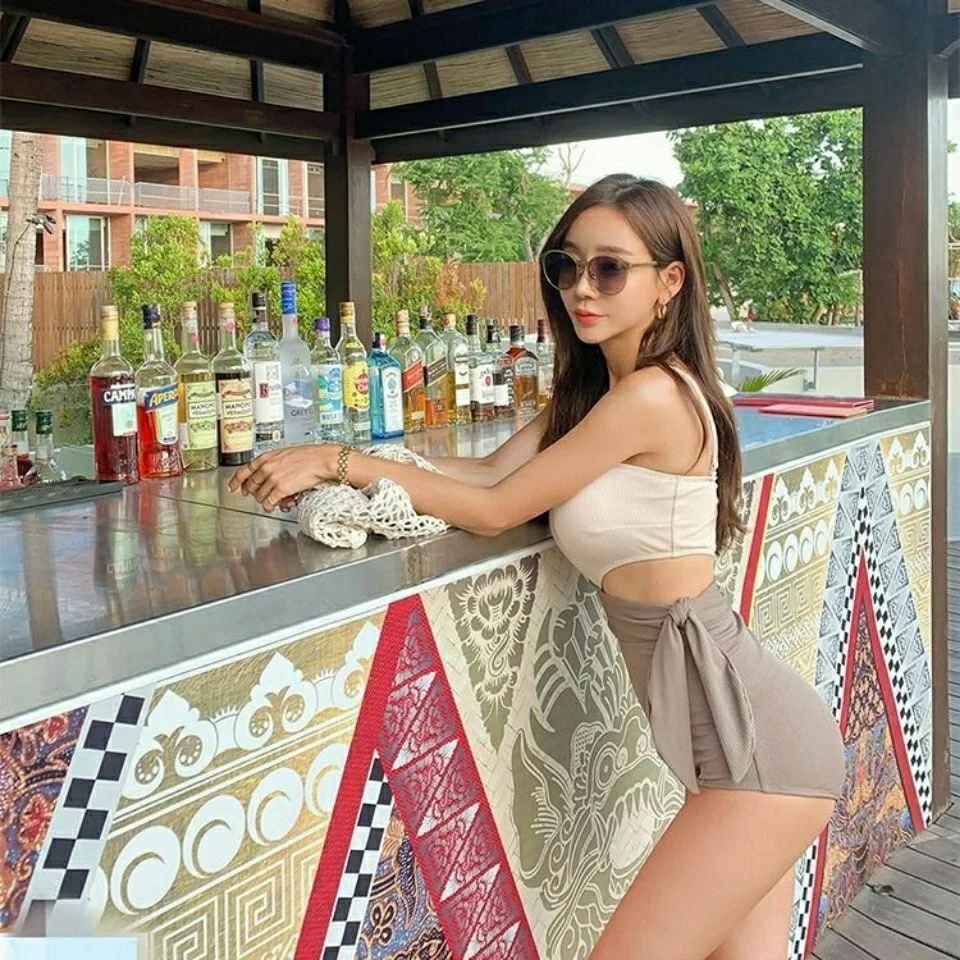 Retro color matching one-piece swimsuit female net red ins wind small chest gathered slim vacation bikini
Retro color matching one-piece swimsuit female net red ins wind small chest gathered slim vacation bikini