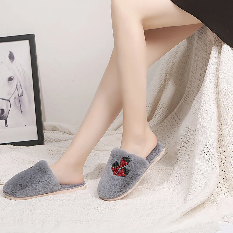 Design Slippers Cute Strawberry Women Indoor Slip-On Comfortable Plush Shoes Soft Warm Lovely Cotton Slippers
Design Slippers Cute Strawberry Women Indoor Slip-On Comfortable Plush Shoes Soft Warm Lovely Cotton Slippers