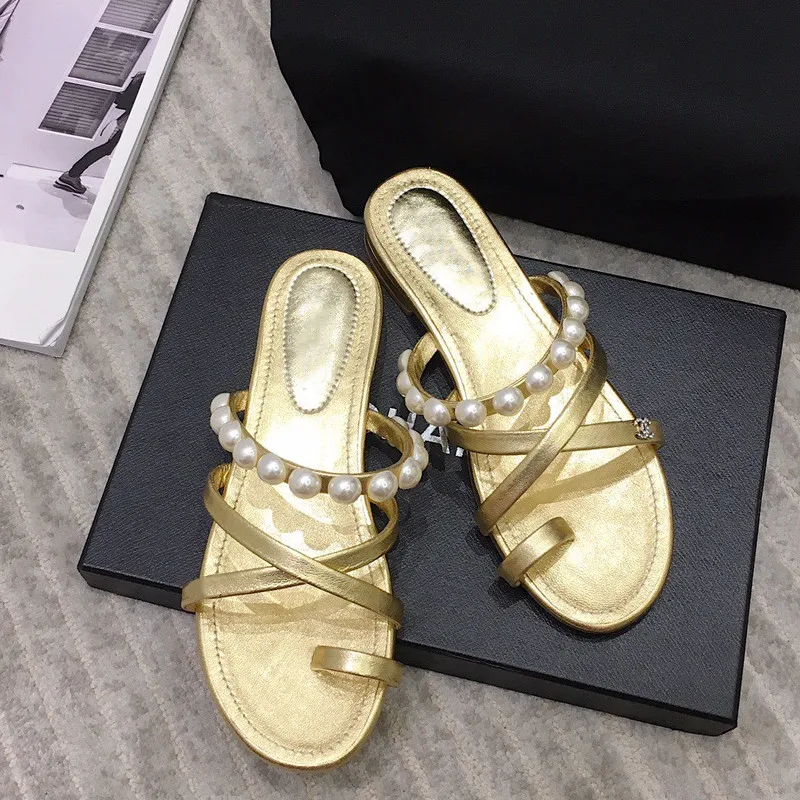 Elegant Pearl Designer Women Slippers Opend Toe Flip Flops Luxury Brand Genuine Leather Women Shoes Simple Flat Casual Slippers
Elegant Pearl Designer Women Slippers Opend Toe Flip Flops Luxury Brand Genuine Leather Women Shoes Simple Flat Casual Slippers