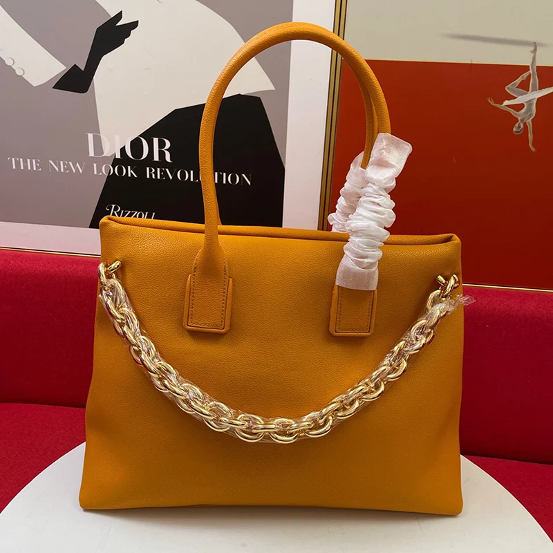 Design retro double handle large chain decoration leather large capacity handbag ladies new fashion multifunctional tote bag
Design retro double handle large chain decoration leather large capacity handbag ladies new fashion multifunctional tote bag