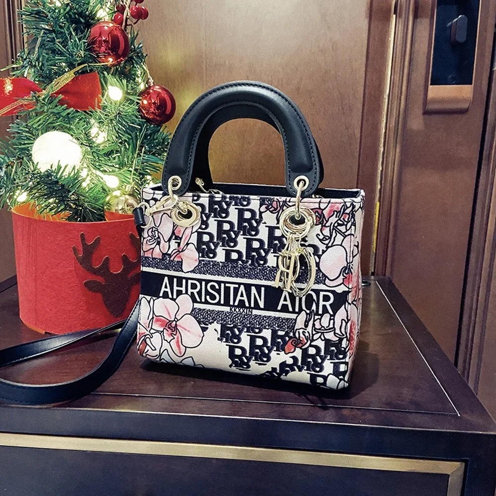 2021 new canvas letters retro women's shoulder bag personality trend luxury purses and handbags luxury designer
2021 new canvas letters retro women's shoulder bag personality trend luxury purses and handbags luxury designer
