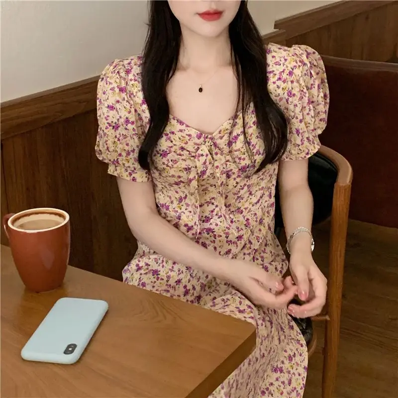 COIGARSAM Cute Floral Print Women dress French Style Vintage Puff Sleeve Bow Square Collar Dresses 6905
COIGARSAM Cute Floral Print Women dress French Style Vintage Puff Sleeve Bow Square Collar Dresses 6905