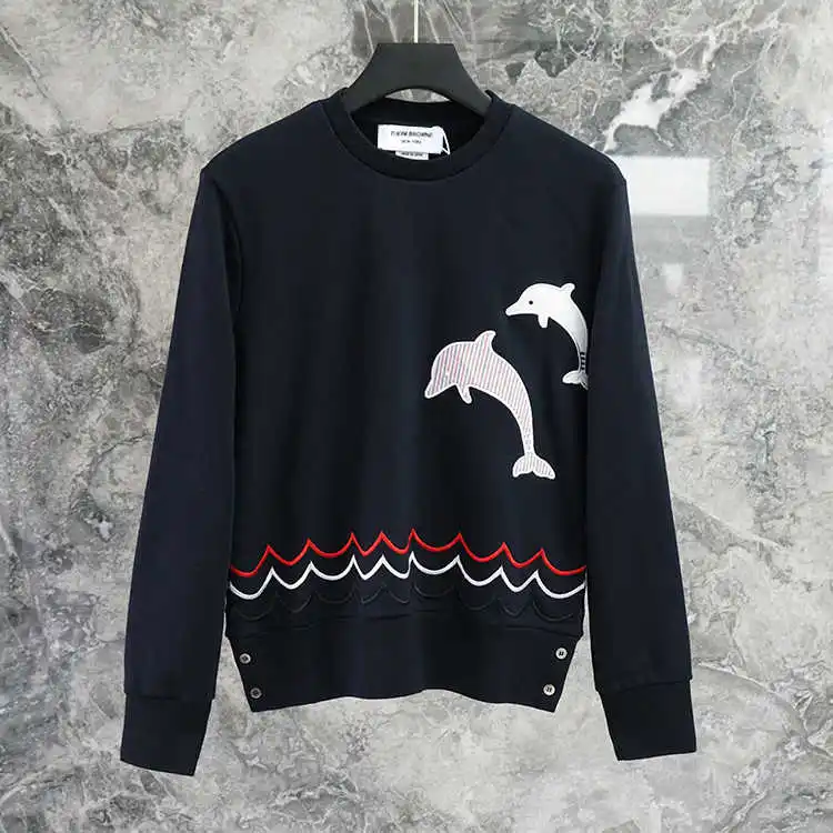 Куртка мужская демисезонная хлопковая с круглым вырезом и принтом в виде дельфина 
Куртка мужская демисезонная хлопковая с круглым вырезом и принтом в виде дельфина