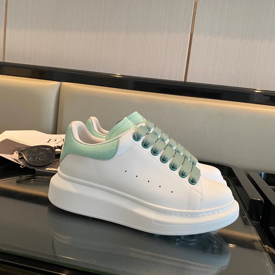 McQueen sneakers men and women fashionable and comfortable outdoor casual walking shoes Alexander
McQueen sneakers men and women fashionable and comfortable outdoor casual walking shoes Alexander