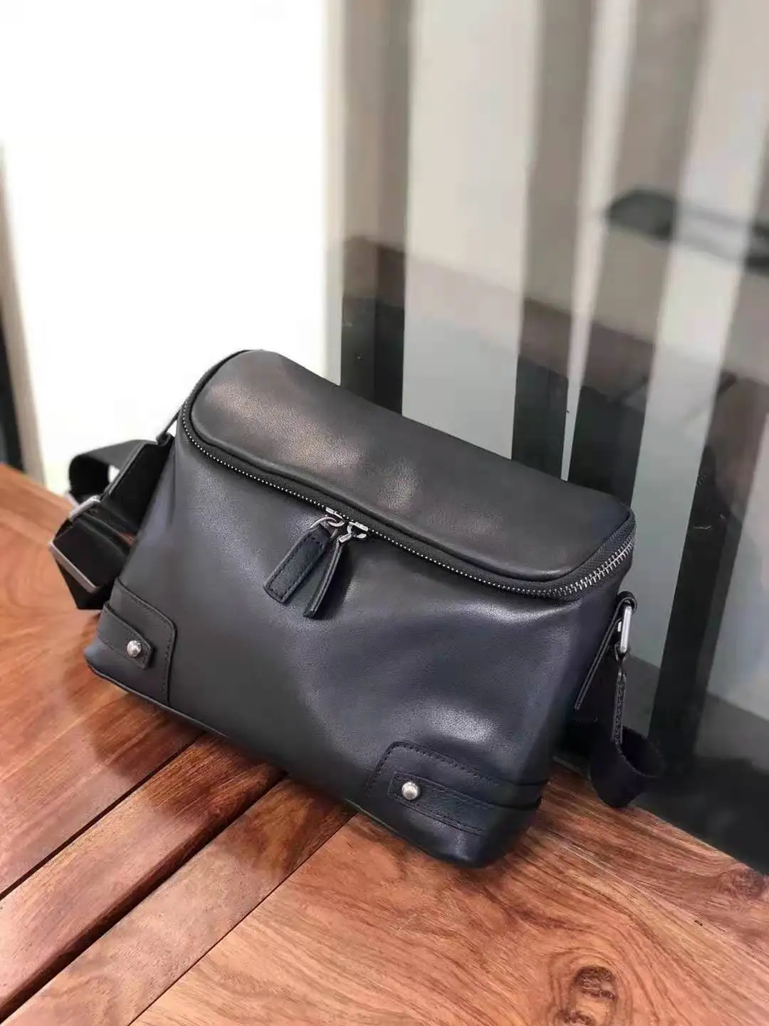 genuine leather shoulder bag soft real leather boxy-shaped satchel bag Casual cow leather crossbody bag with Wide shoulder strap
genuine leather shoulder bag soft real leather boxy-shaped satchel bag Casual cow leather crossbody bag with Wide shoulder strap