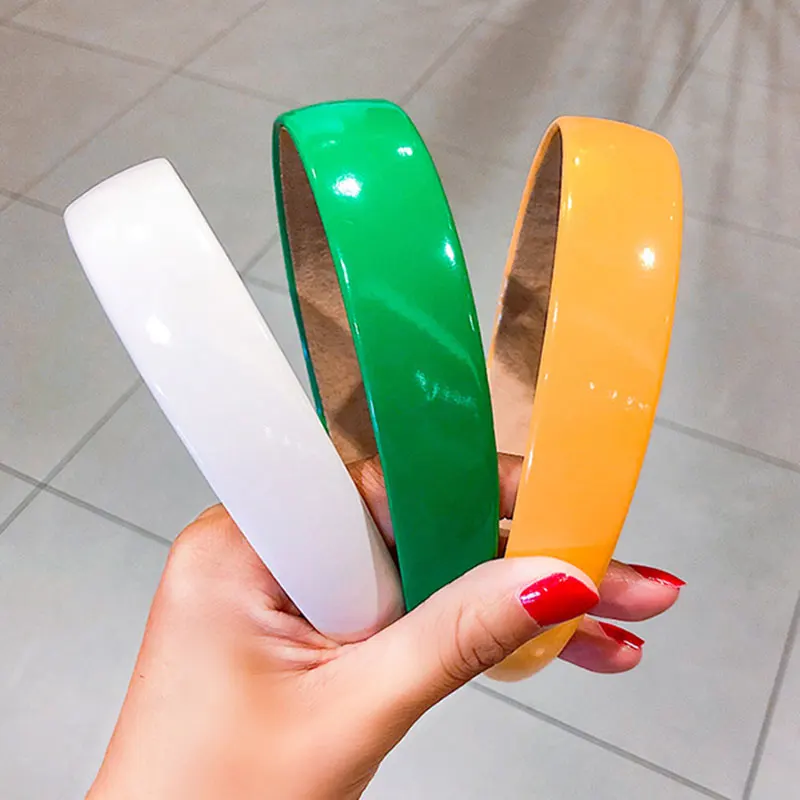 2020 New Fashion Shiny PU Leather Head Hoop Girls Hair Accessories Sweet Hairbands Candy Color Hair Hoop Wide Headband Head Wrap
2020 New Fashion Shiny PU Leather Head Hoop Girls Hair Accessories Sweet Hairbands Candy Color Hair Hoop Wide Headband Head Wrap