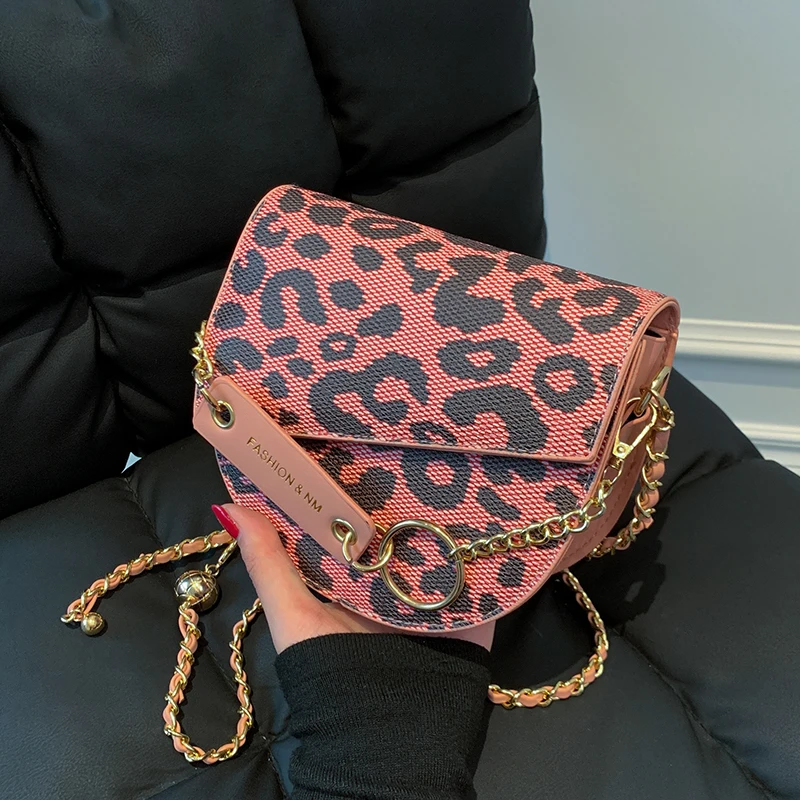 Popular Hot-selling Bag 2021 New Bag Female Ins Niche Leopard Crossbody Bag Fashion Saddle Bag Shoulder Bag
Popular Hot-selling Bag 2021 New Bag Female Ins Niche Leopard Crossbody Bag Fashion Saddle Bag Shoulder Bag