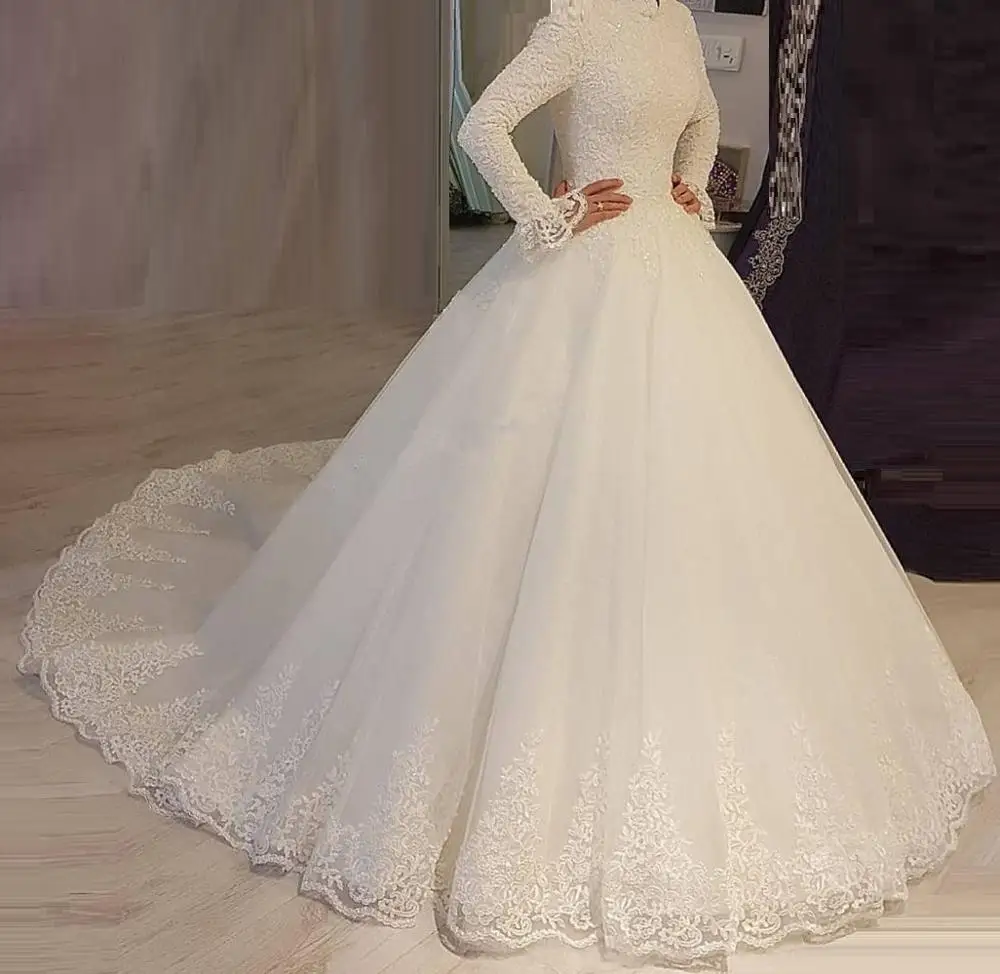 Bridal wedding dress ball gown high neck long sleeve lace embroidery wedding dress Plus size Arabic Muslim Bridal wedding gown
Bridal wedding dress ball gown high neck long sleeve lace embroidery wedding dress Plus size Arabic Muslim Bridal wedding gown