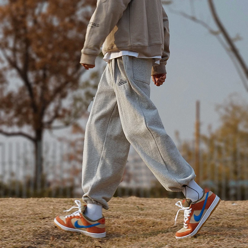 Мужские зимние новые свободные универсальные флисовые брюки
Мужские зимние новые свободные универсальные флисовые брюки