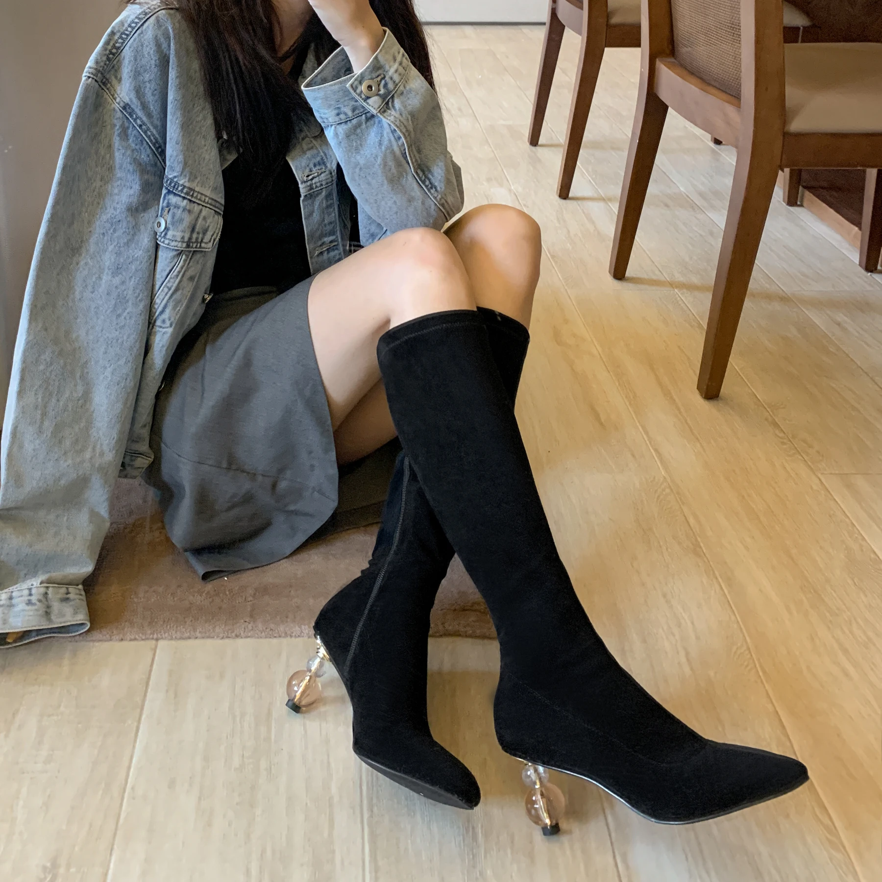 2020 Autumn Winter New Fashion Apricot Suede High Boots Long Flock Knee-high Shaped Heel Pointed Toe Side Zipper Women's Boots
2020 Autumn Winter New Fashion Apricot Suede High Boots Long Flock Knee-high Shaped Heel Pointed Toe Side Zipper Women's Boots