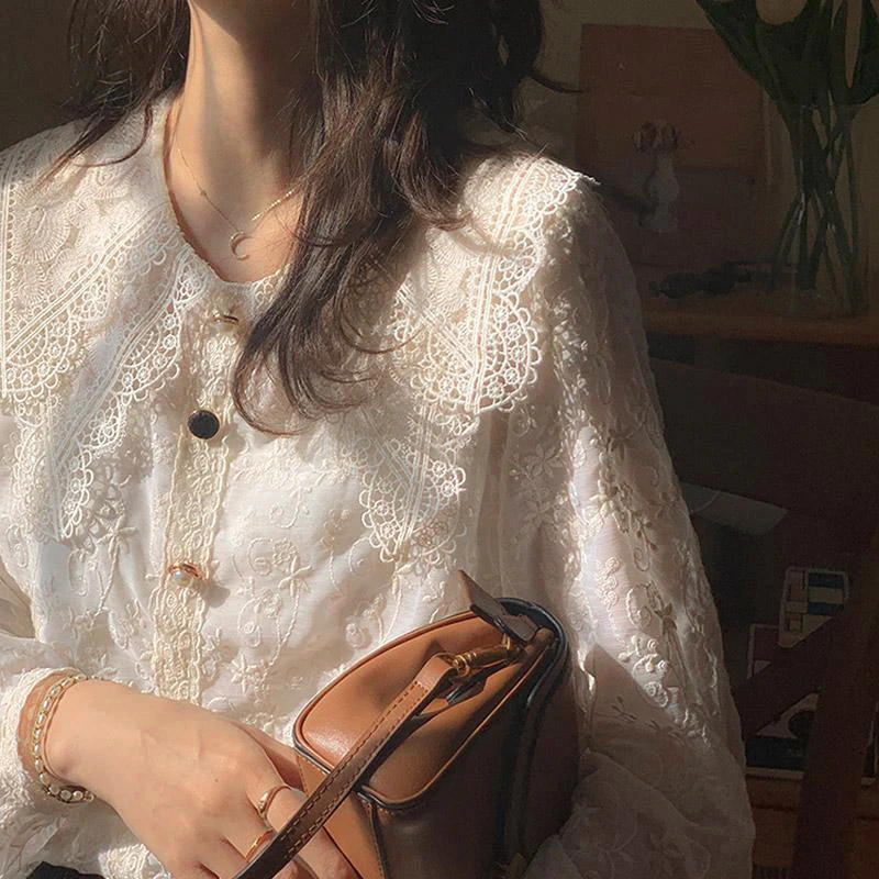 French Vintage Blouse and Tops Women Casual Lace Elegant Shirts Female Sweet Peter Pan Collar Design Korean Style Tops Lady Y2k
French Vintage Blouse and Tops Women Casual Lace Elegant Shirts Female Sweet Peter Pan Collar Design Korean Style Tops Lady Y2k