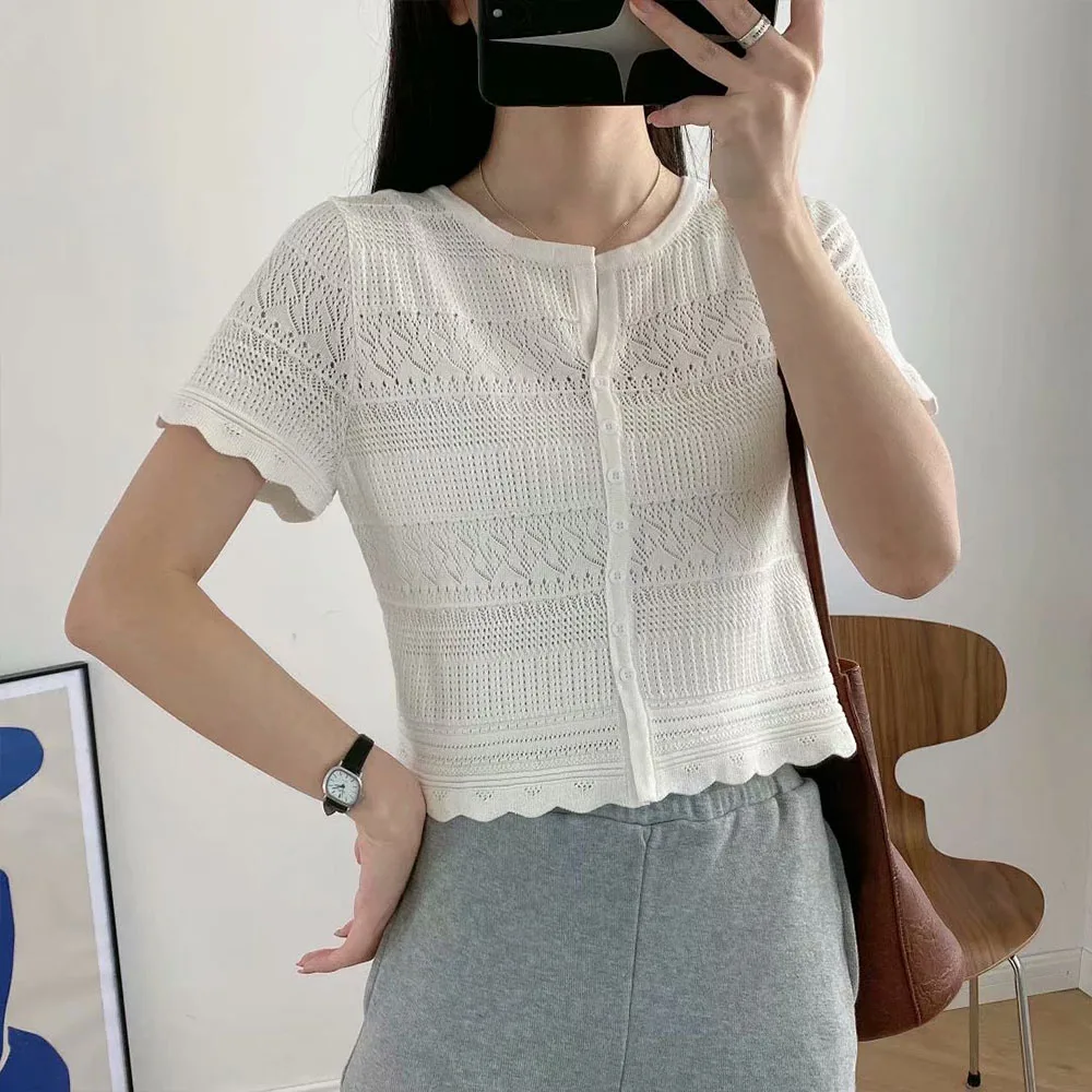 DiYiG WOMAN 2021 spring and summer new women's sweet short V-neck top hollow short-sleeved knitted T-shirt
DiYiG WOMAN 2021 spring and summer new women's sweet short V-neck top hollow short-sleeved knitted T-shirt