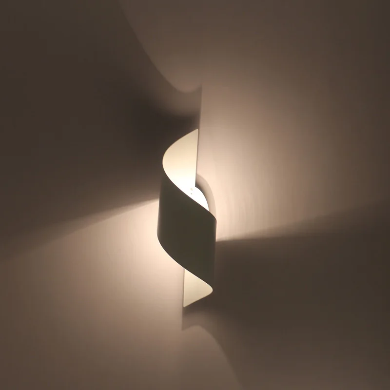 Матовый белый современный стильный металлический настенный светильник E27 для гостиной спальни настенное бра для коридора внутренний свети...
Матовый белый современный стильный металлический настенный светильник E27 для гостиной спальни настенное бра для коридора внутренний свети...