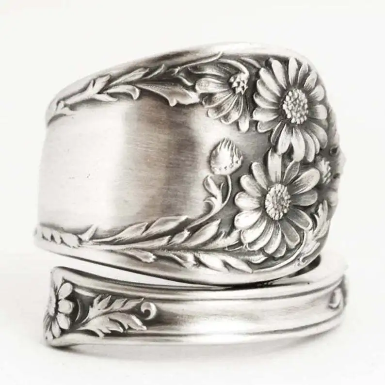 Vintage Chrysanthemum Ring for Charming Women Wedding Ring Engagement Jewelry Accessories Anniversary Valentine's Gift
Vintage Chrysanthemum Ring for Charming Women Wedding Ring Engagement Jewelry Accessories Anniversary Valentine's Gift