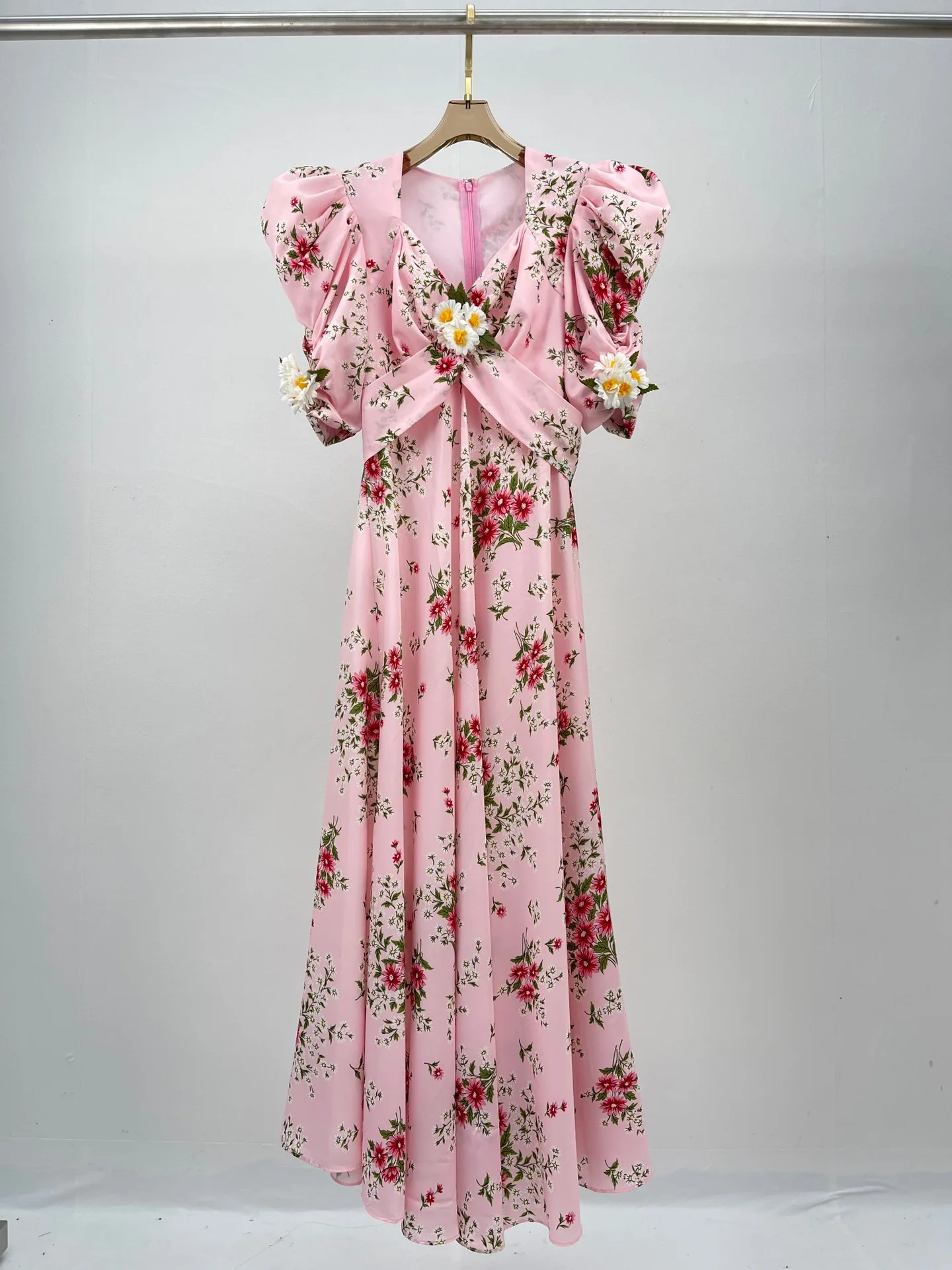 100% Silk Vintage V Neck Floral Pink Summer Hand Flowers Sweet Puff Sleeve European Chic Runway Women Dress
100% Silk Vintage V Neck Floral Pink Summer Hand Flowers Sweet Puff Sleeve European Chic Runway Women Dress