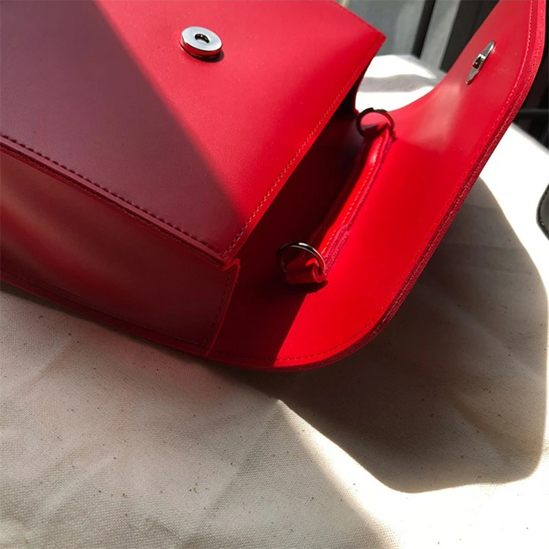 Luxury Female Shoulder Bags PU Leather Girls Simple Solid Hasp Flap Casual Travel Ladies Crossbody Bags
Luxury Female Shoulder Bags PU Leather Girls Simple Solid Hasp Flap Casual Travel Ladies Crossbody Bags