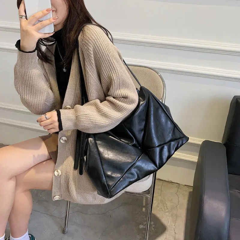 Женские сумки на плечо из мягкой искусственной кожи, 2021
Женские сумки на плечо из мягкой искусственной кожи, 2021