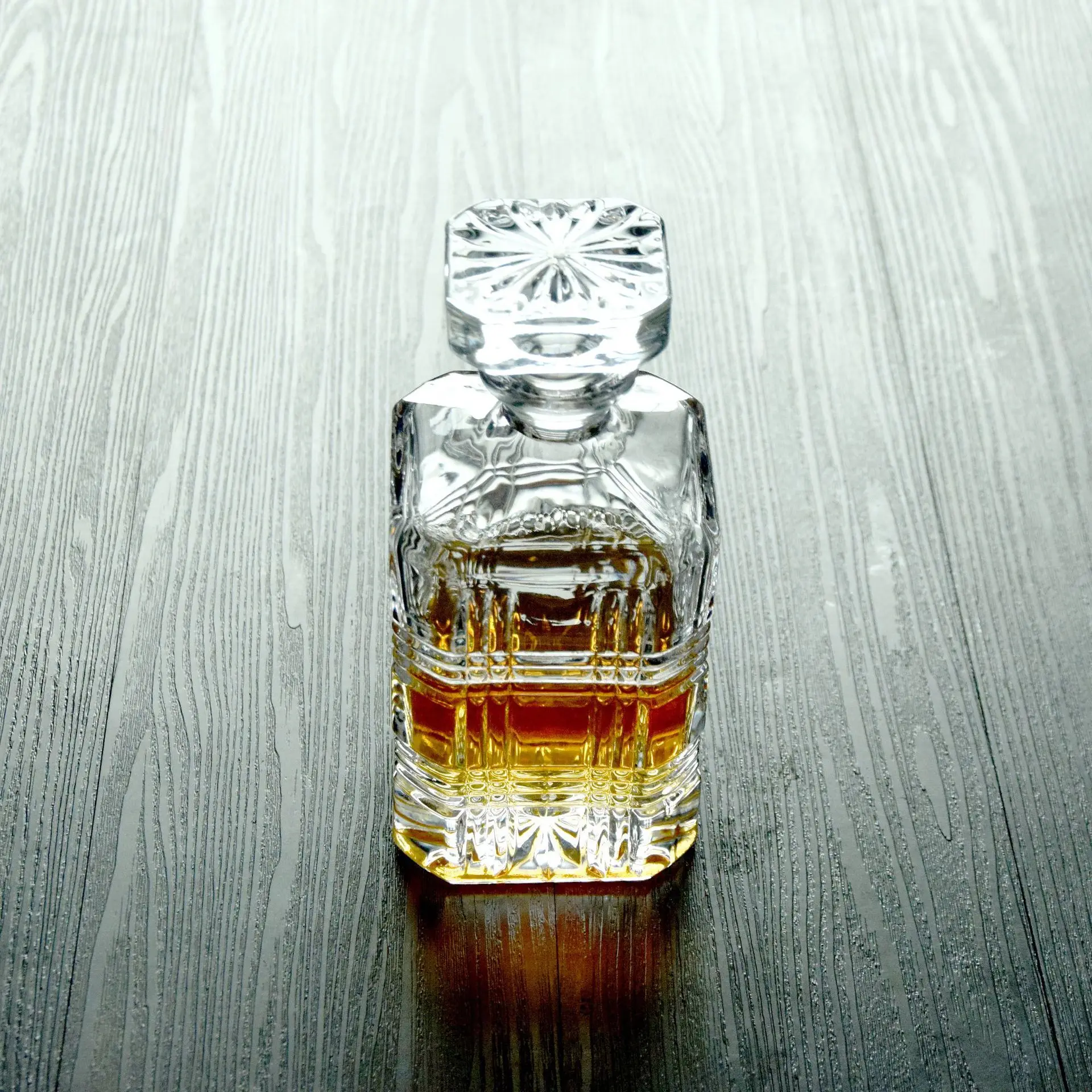 luxury lead-free whiskey decanter set with 6 Pcs whiskey wine glass for Alcohol Bourbon Scotch 7 Pcs Set 200831-25
luxury lead-free whiskey decanter set with 6 Pcs whiskey wine glass for Alcohol Bourbon Scotch 7 Pcs Set 200831-25