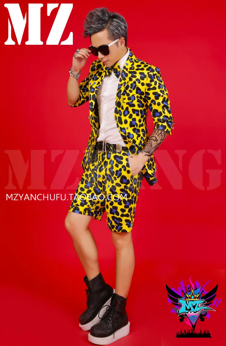 2020 Men New Singer Costumes Personality Trend men's Slim Suit Nightclub Bar Male DJ Yellow-blue Leopard Print short-sleeved Set
2020 Men New Singer Costumes Personality Trend men's Slim Suit Nightclub Bar Male DJ Yellow-blue Leopard Print short-sleeved Set