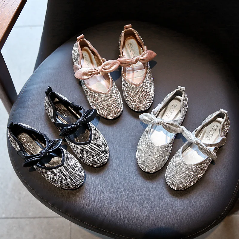 Students 2020 New Style Children's Shoes Soft Beautiful Bright Girl's Nude Shoes Bow Crystal Princess Party Flats Shoes
Students 2020 New Style Children's Shoes Soft Beautiful Bright Girl's Nude Shoes Bow Crystal Princess Party Flats Shoes