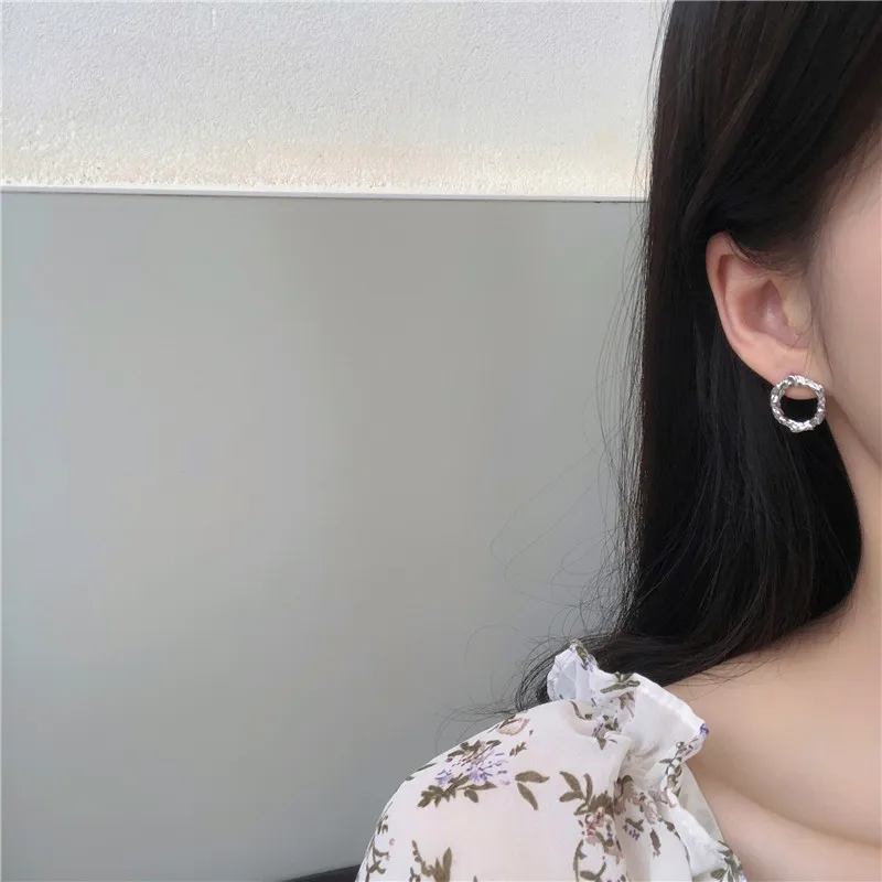2020New Korean Vintage Earrings For Women Gold Silver Color Irregular Earrings French Simple Round Girl Earrings Fashion Jewelry
2020New Korean Vintage Earrings For Women Gold Silver Color Irregular Earrings French Simple Round Girl Earrings Fashion Jewelry