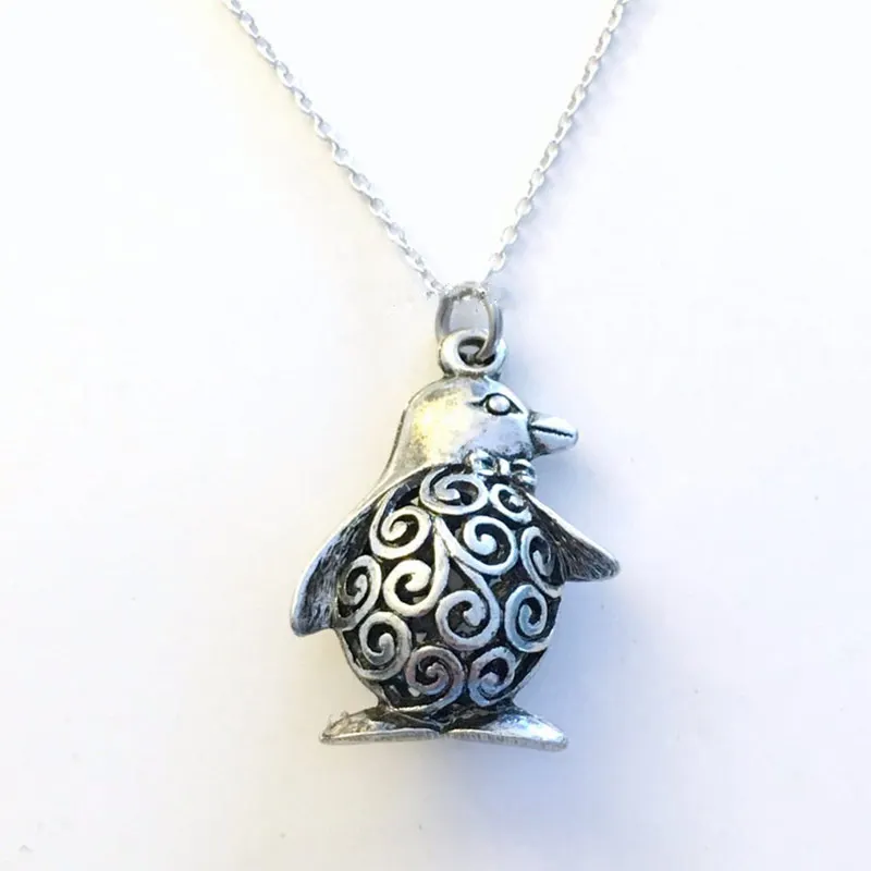 3D Hollow Penguin Animal Charm Creative Chain Necklace Women Pendants Fashion Jewelry Accessory ,Gifts Necklace Women 
3D Hollow Penguin Animal Charm Creative Chain Necklace Women Pendants Fashion Jewelry Accessory ,Gifts Necklace Women