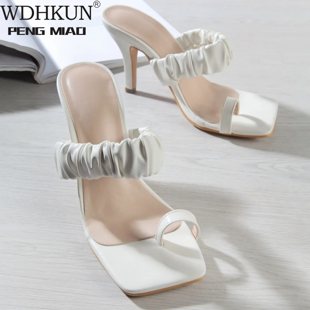Slippers Women Pleated Mid Heel Shoes Square Toe Block Heels Slides Female Summer Sandals Ladies White Large Size 35-42
Slippers Women Pleated Mid Heel Shoes Square Toe Block Heels Slides Female Summer Sandals Ladies White Large Size 35-42