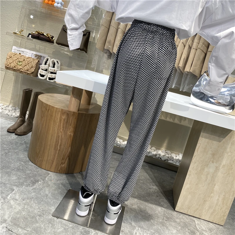 Niche Design 2021 Tidal Small Plaid Loose Casual Trousers High Waist Hanging Sense Rope Bundle Foot Pants
Niche Design 2021 Tidal Small Plaid Loose Casual Trousers High Waist Hanging Sense Rope Bundle Foot Pants