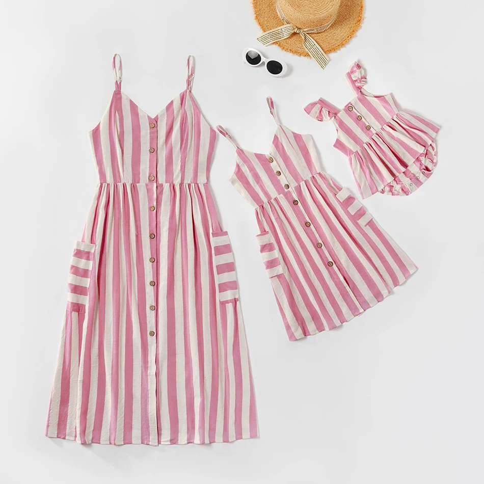 VOGUEON Family Matching Clothes Fashion Stripes Mommy Girls Dress Baby Rompers Summer Sleeveless Mom and Daughter Dresses Outfit
VOGUEON Family Matching Clothes Fashion Stripes Mommy Girls Dress Baby Rompers Summer Sleeveless Mom and Daughter Dresses Outfit