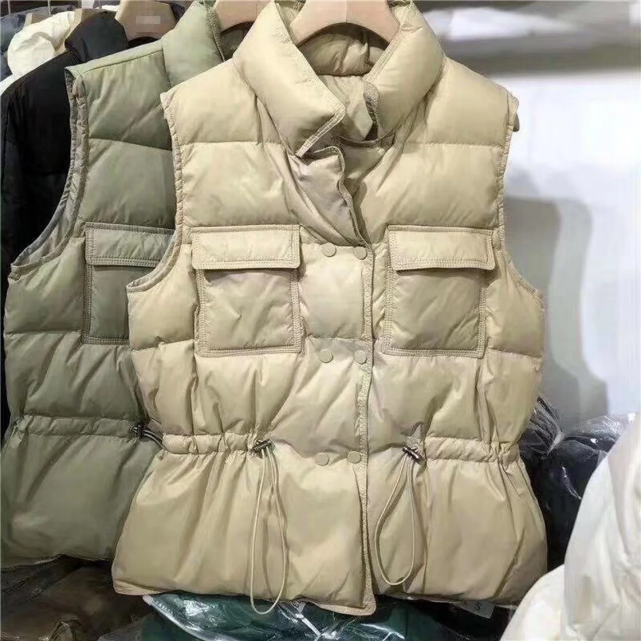 2021 New Waistcoat Ultra Light Down Vest Women Pockets Fashion Warm Down Jacket Windproof Lightweight Warm Waistcoat Female
2021 New Waistcoat Ultra Light Down Vest Women Pockets Fashion Warm Down Jacket Windproof Lightweight Warm Waistcoat Female