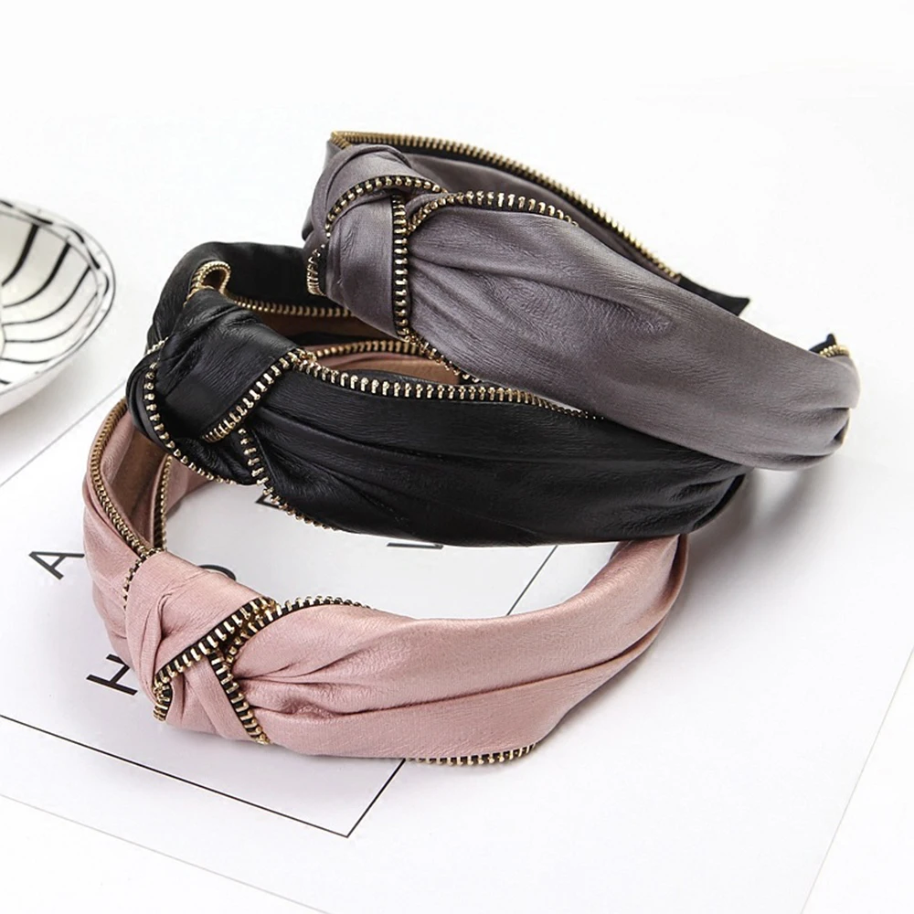 Wide-brimmed knotted PU leather simple zipper headband hair accessory wild pure color sweet fashion female
Wide-brimmed knotted PU leather simple zipper headband hair accessory wild pure color sweet fashion female