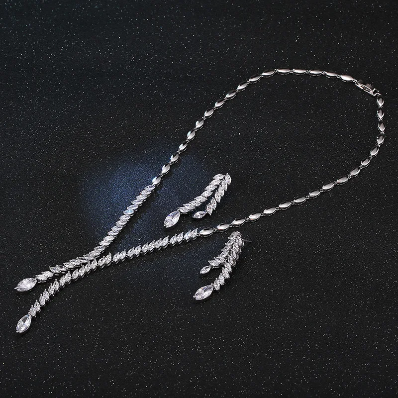 High-end women's bracelet, exaggerated micro-inlaid zircon bracelet, women's irregular zircon bracelet, geometric diamond zircon
High-end women's bracelet, exaggerated micro-inlaid zircon bracelet, women's irregular zircon bracelet, geometric diamond zircon